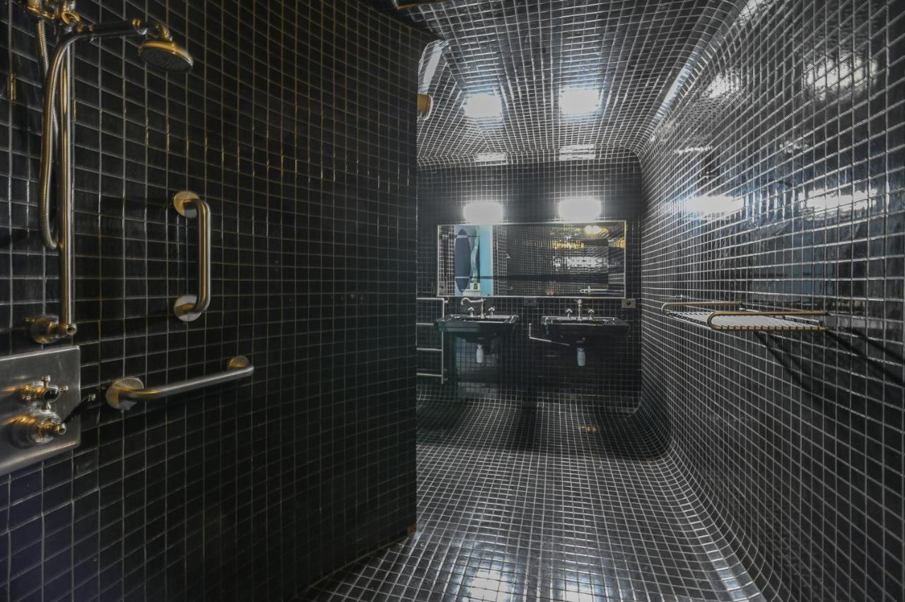 The Place To Be In Saint Germain Des Pres - Montana 2 Parijs